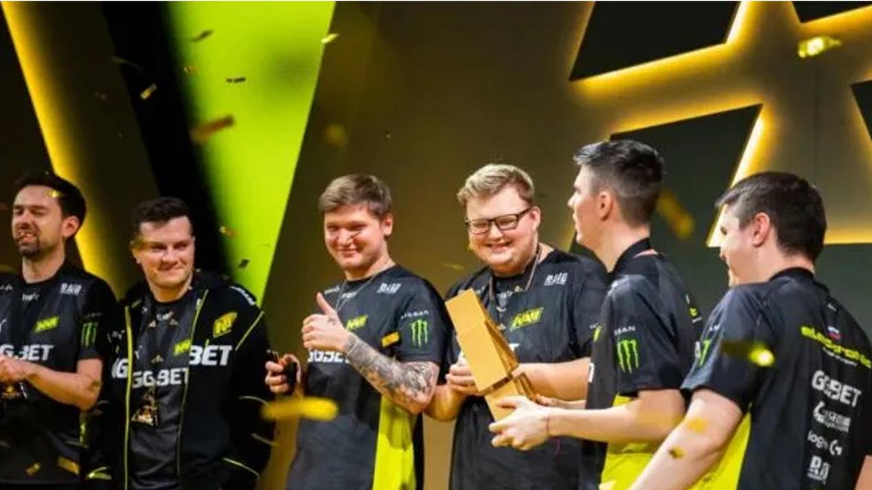 具侵略性的 具侵略性的