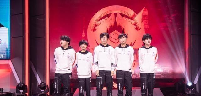 当镜头随着 当镜头随着